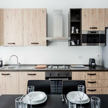Comfortable Family Group Apartment Via Paruta Milan Bagian luar foto