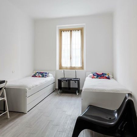 Comfortable Family Group Apartment Via Paruta Milan Bagian luar foto