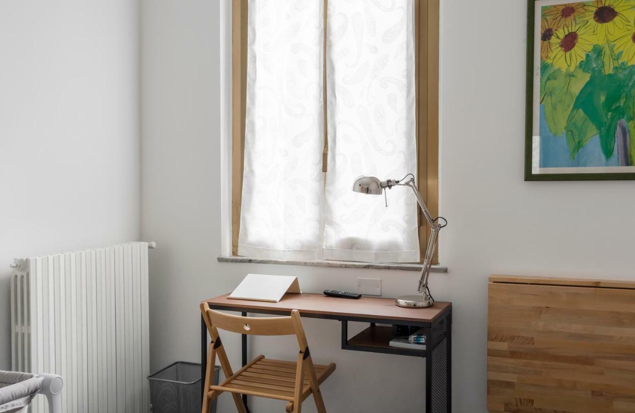 Comfortable Family Group Apartment Via Paruta Milan Bagian luar foto