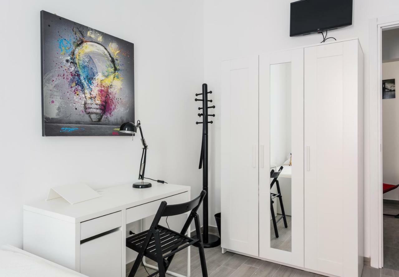 Comfortable Family Group Apartment Via Paruta Milan Bagian luar foto