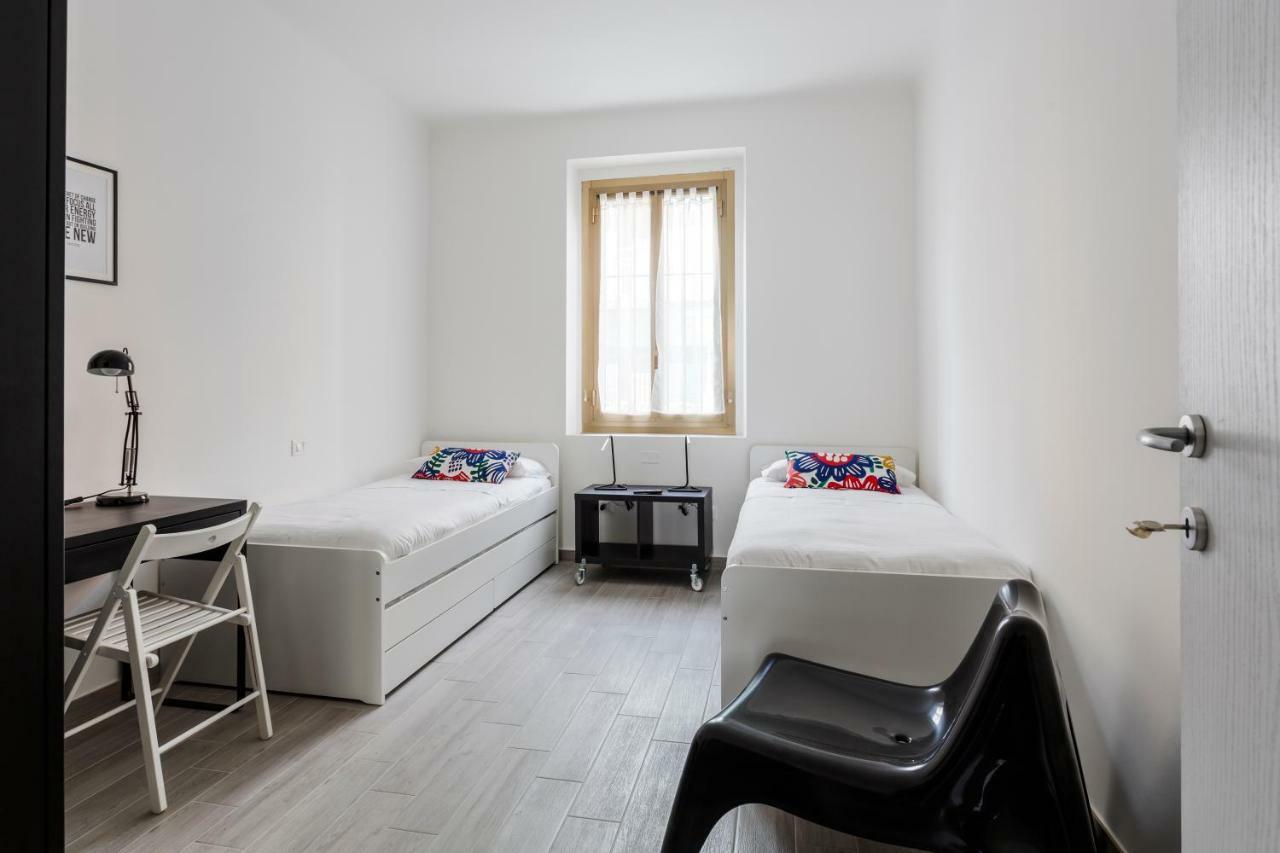 Comfortable Family Group Apartment Via Paruta Milan Bagian luar foto